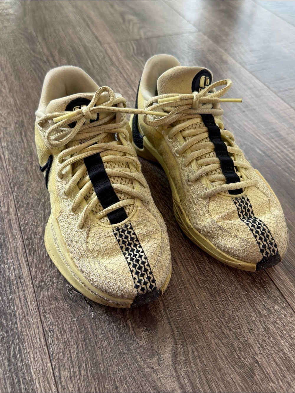 Nike Sabrina basketball shoes size youth 5 yellow